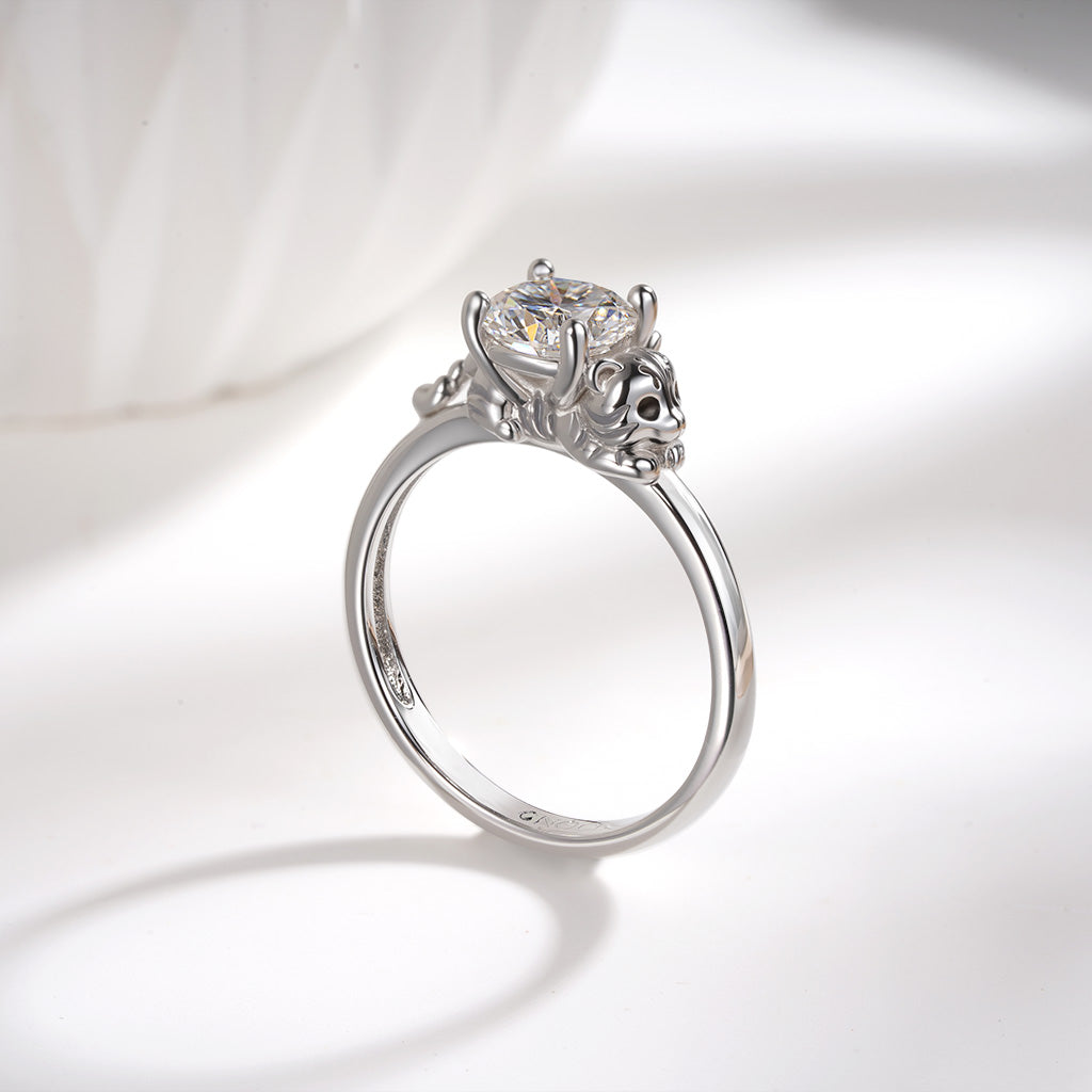 Gnoce White Tiger Embraces Moissanite Round Cut Ring_7