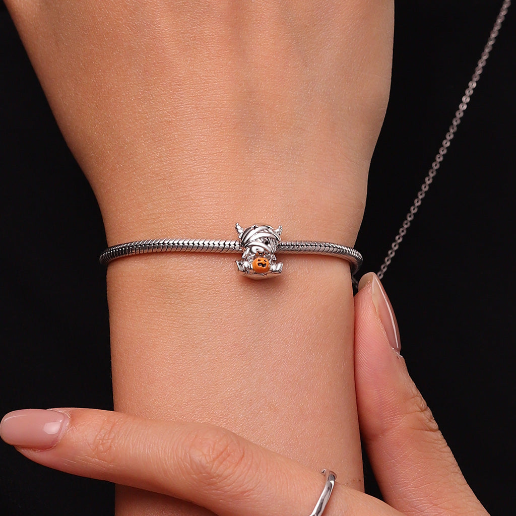 Gnoce Halloween Mummy Highland Cow Embrace Pumpkin Charm_5