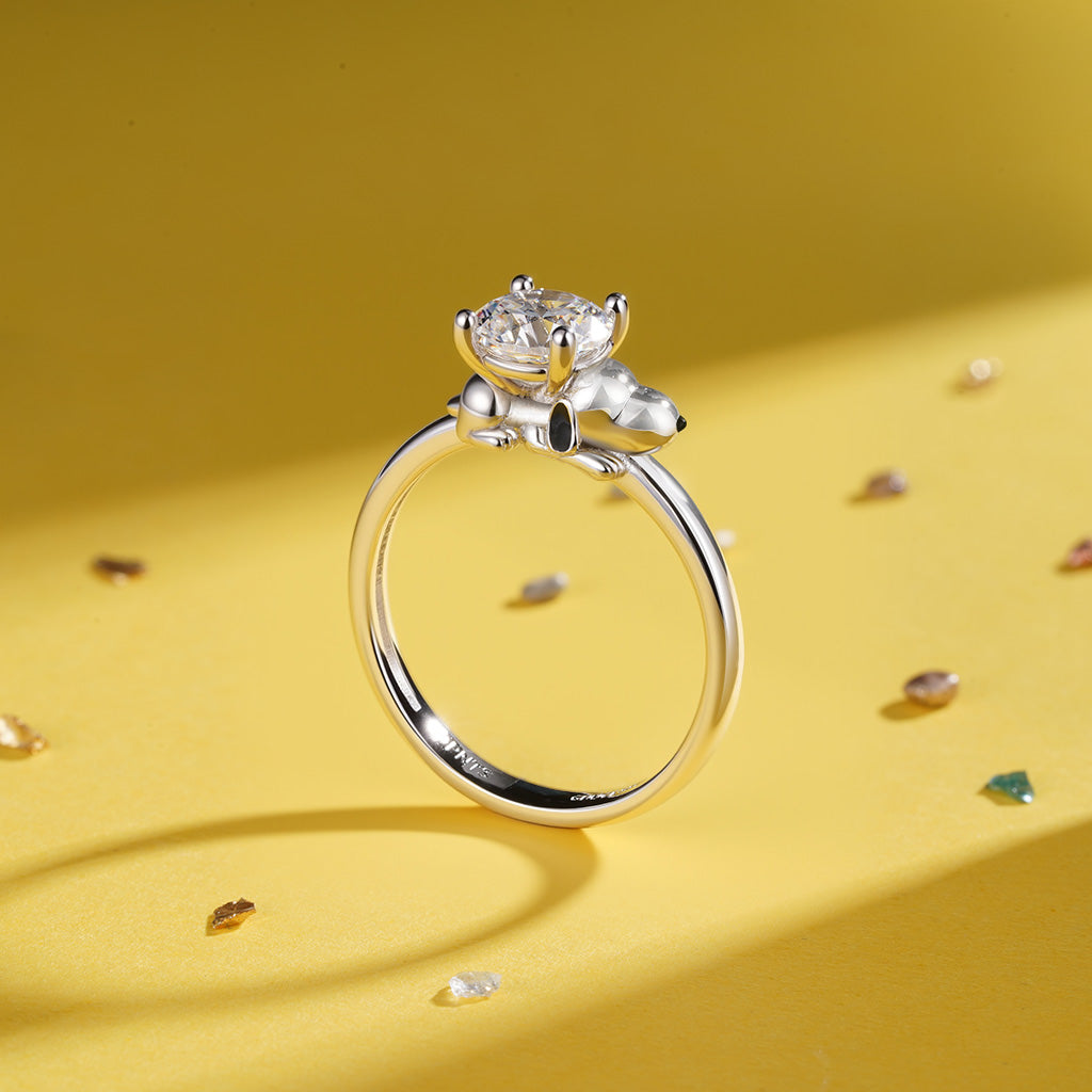 Gnoce Peanuts Snoopy Embraces Moissanite Round Cut Ring_6