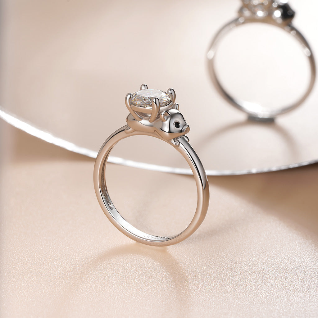 Gnoce Hamster Embraces Moissanite Round Cut Ring_7