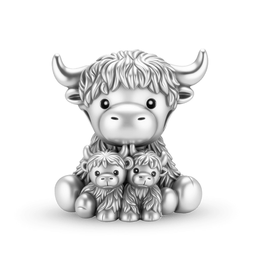 Gnoce Highland Cow Embraces Babies Charm_1