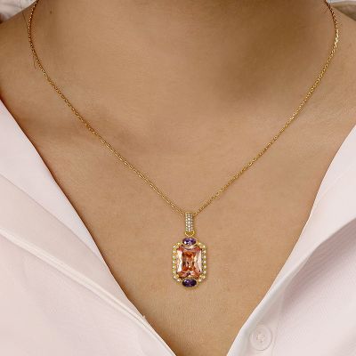 Colgante. Collar De ámbar Con Radiante De Latón Chapado En Oro