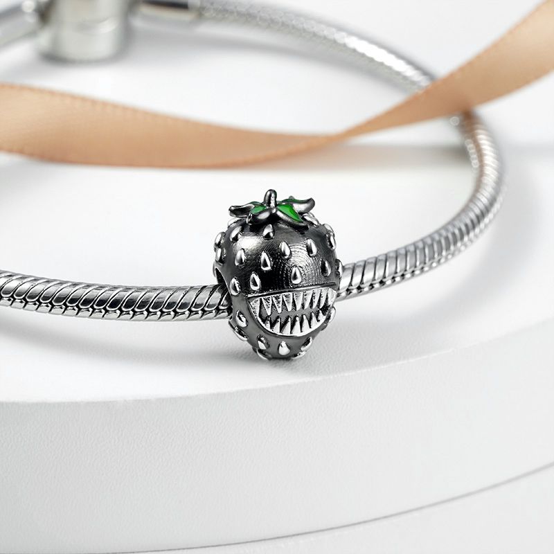 Charm Colgante de Fresa Espeluznante