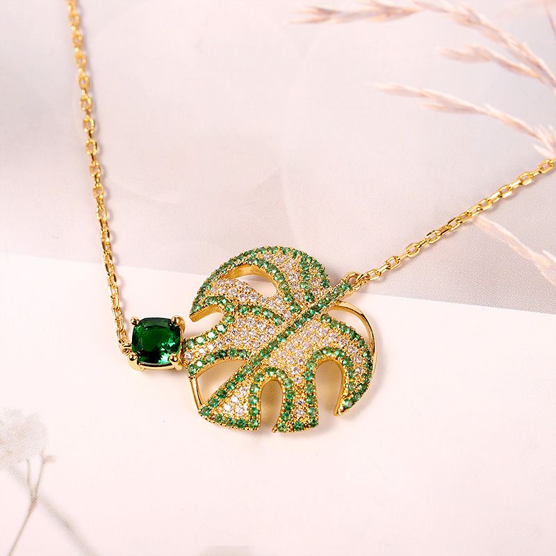 Collar de Hojas Brillantes
