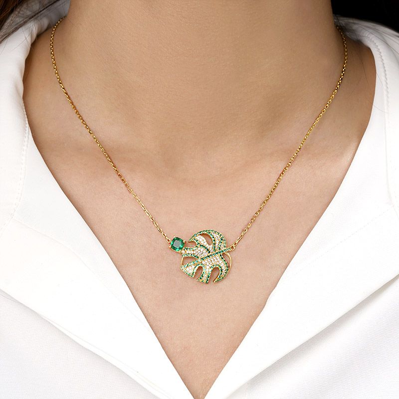 Collar de Hojas Brillantes