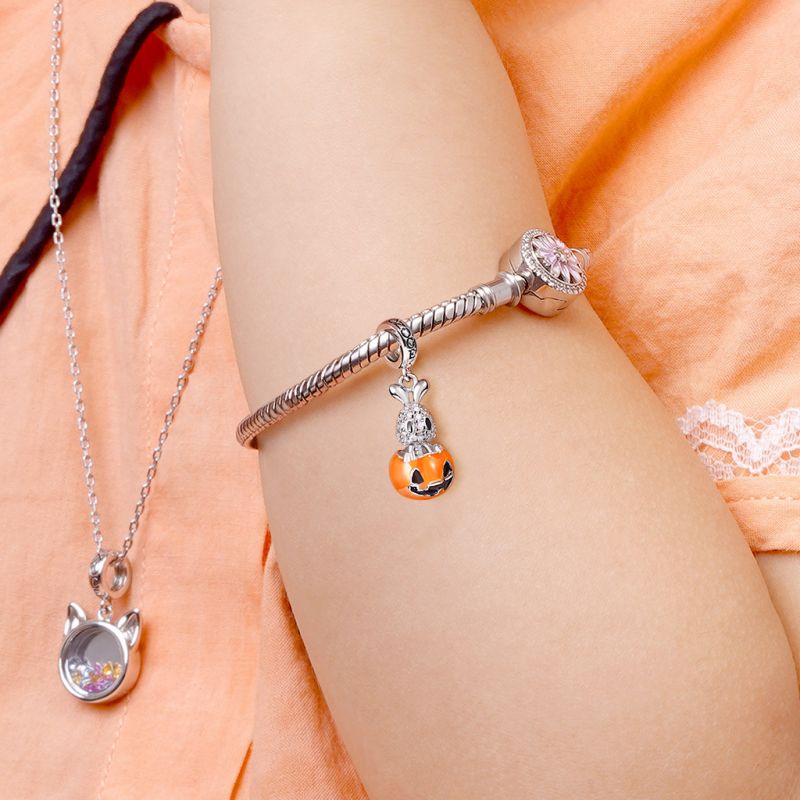 Charm Colgante Conejo en Calabaza
