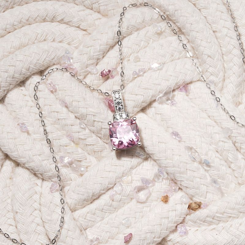 Collar de Piedras de Nacimiento Cuadradas