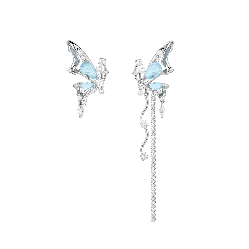 Clips de Oreja Asimétricos Borla Mariposa