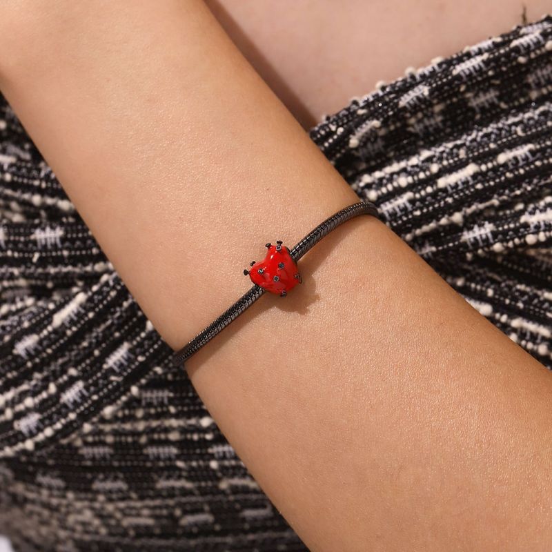 Charm Clavos Mecánicos Insertados en el Amor