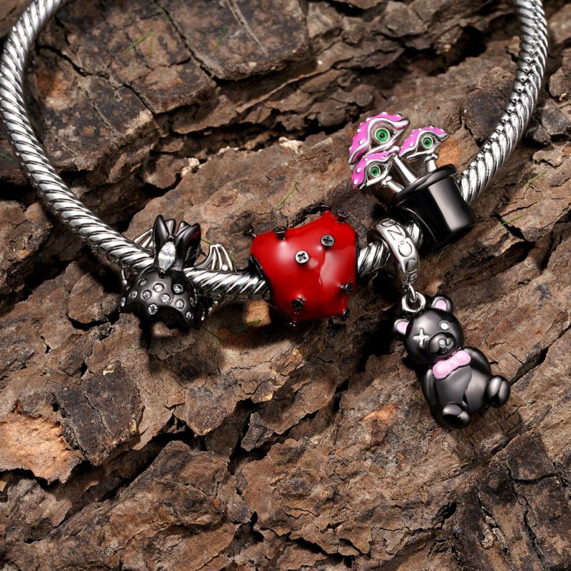 Charm Clavos Mecánicos Insertados en el Amor