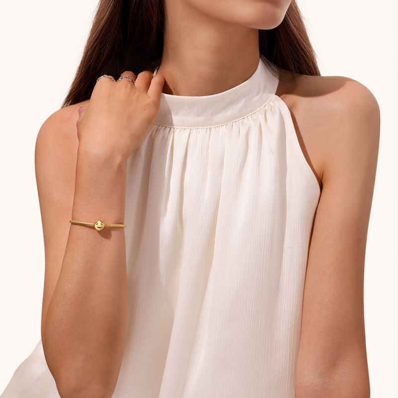 Charm emoji Cara Babeando
