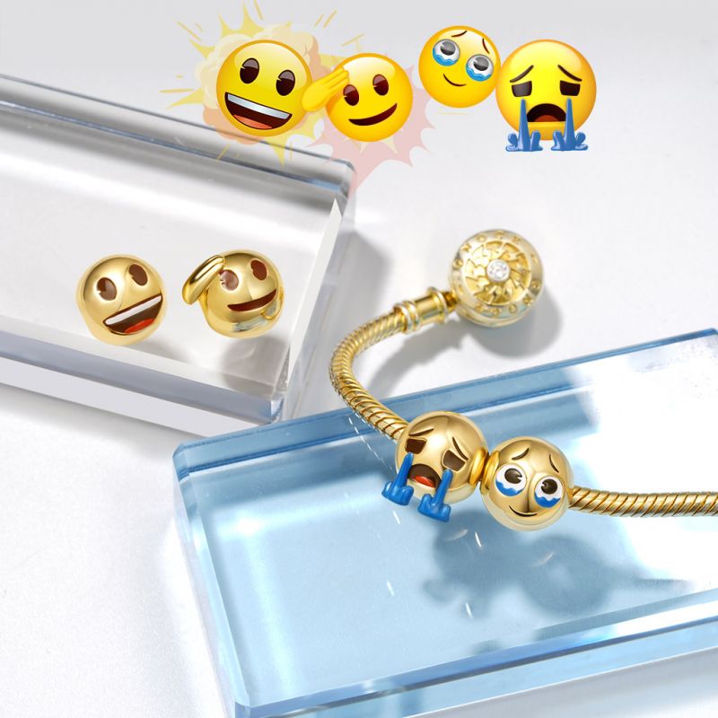 Charm Cara emoji Salute