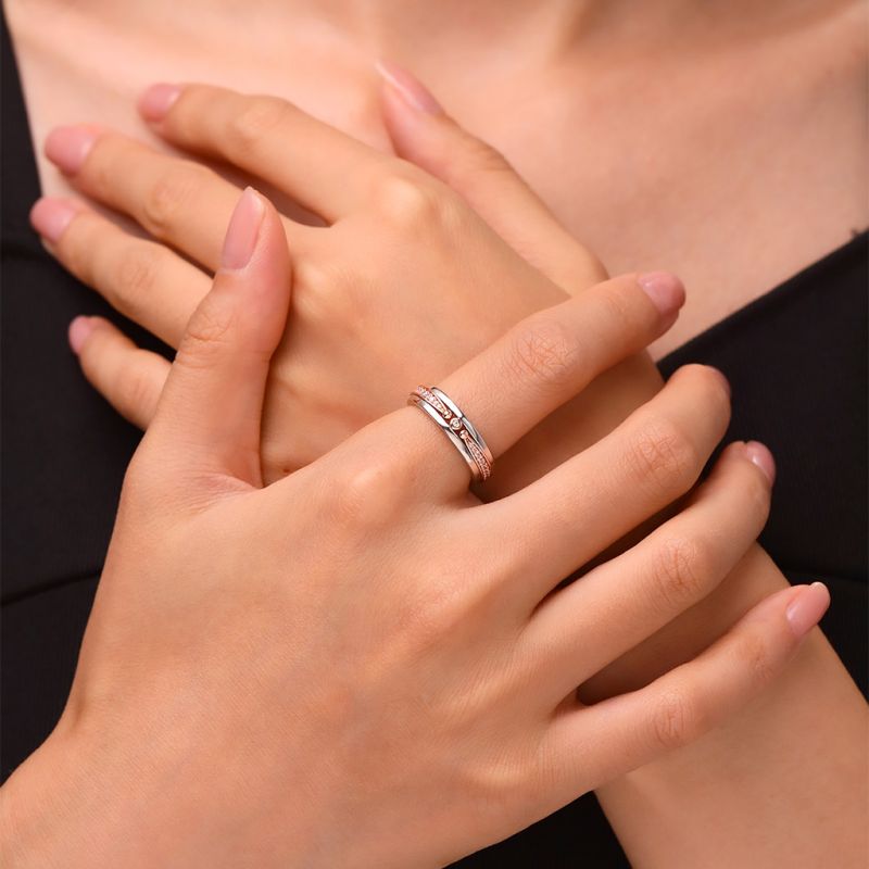 Anillo de Oro Rosa con Diamantes Lineales
