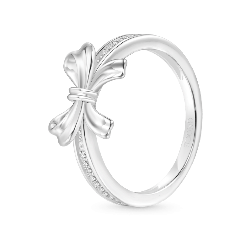 Anillo con Lazo de Diamantes