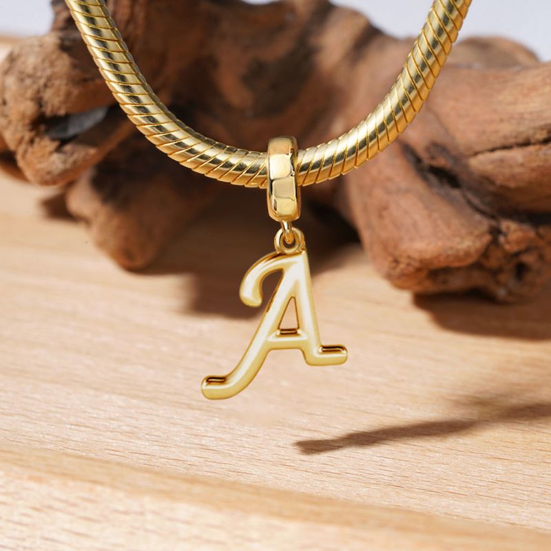 Charm de Oro  Letra Destinada 