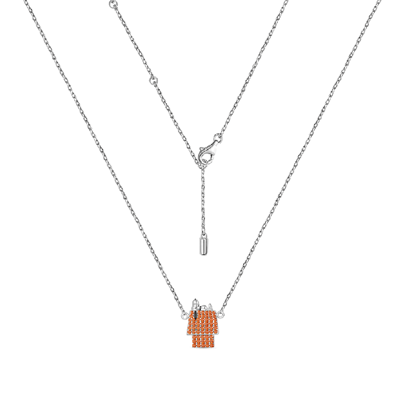 Collar de Diamantes Casa de Perro Snoopy Tumbado