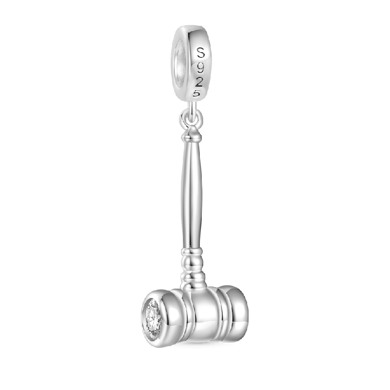 Charm Mazo de la Justicia