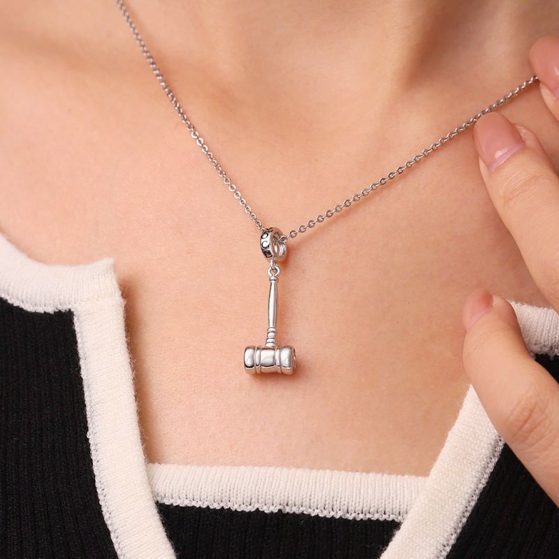Charm Mazo de la Justicia
