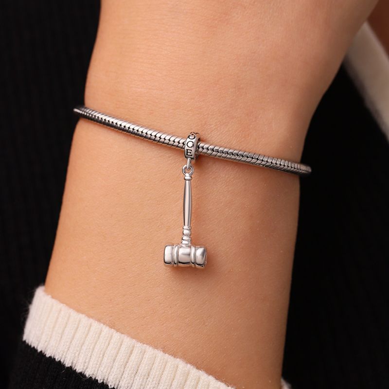 Charm Mazo de la Justicia