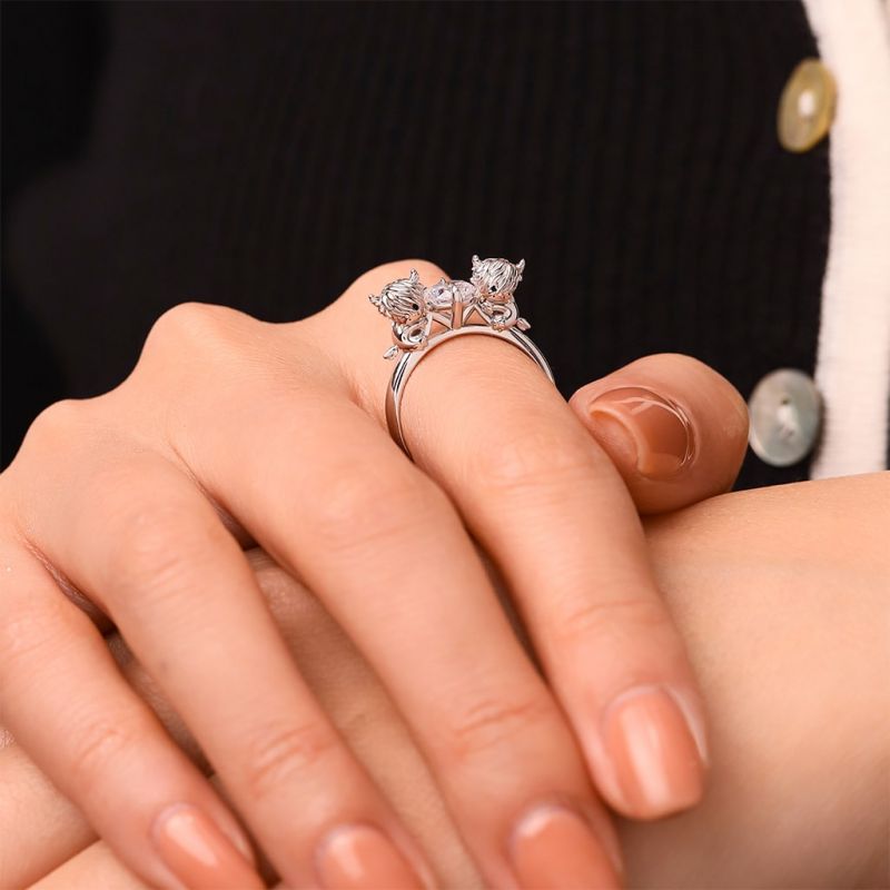 Anillo de Diamante Blanco Abrazo de Vaca