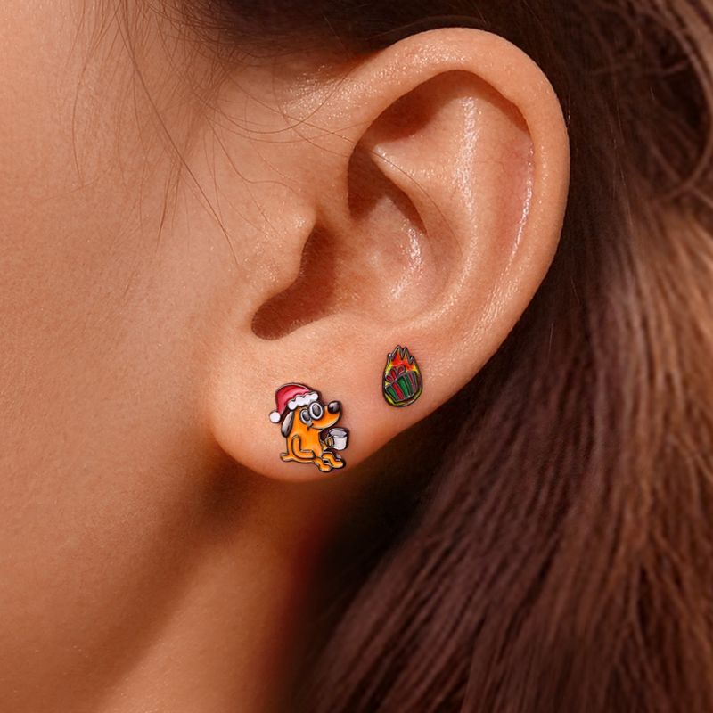 This Is Fine Pendientes de Stud Desiguales
