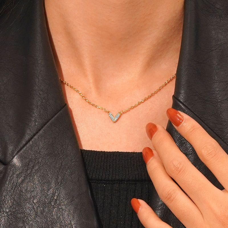Collar V de CZ Baño de Oro de 18K