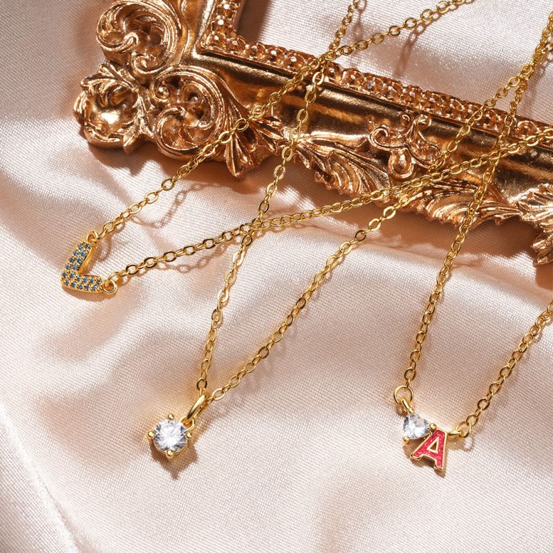 Collar V de CZ Baño de Oro de 18K