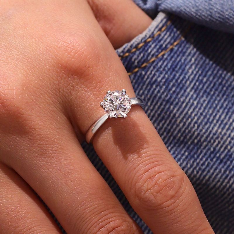 Anillo de Compromiso de Moissanita con Halo de 2CT Clásico
