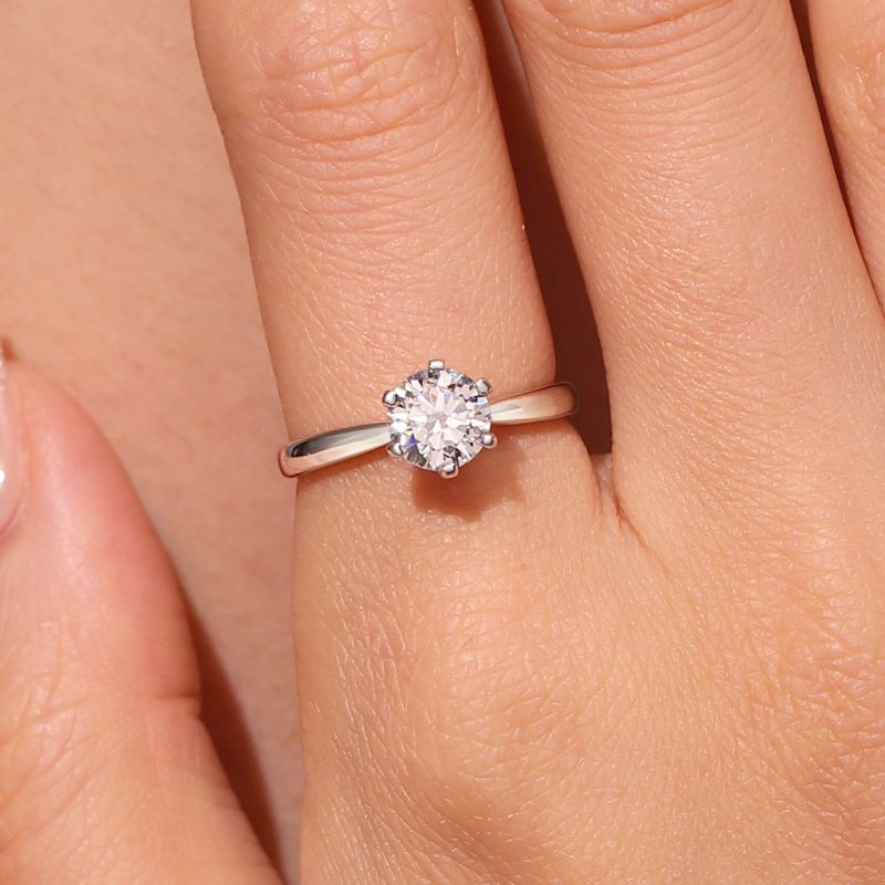Anillo de Moissanita con Halo de 0.5CT Clásico