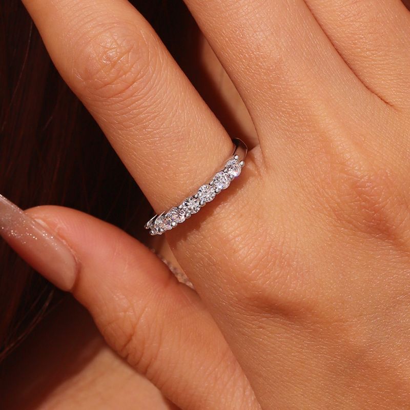 Anillo de Banda de Moissanite VVS Brillante