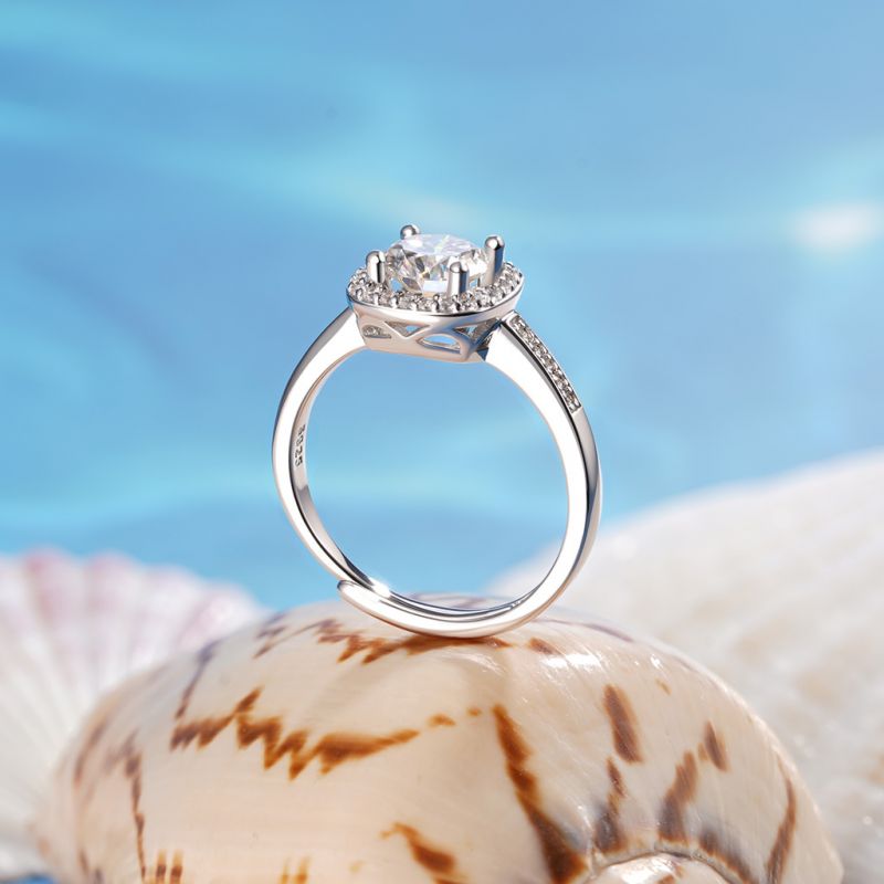 Anillo de Compromiso Halo Clásico de Moissanite VVS