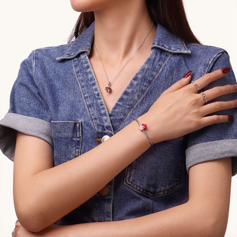 Charm de Seta para Temporada de Suéter