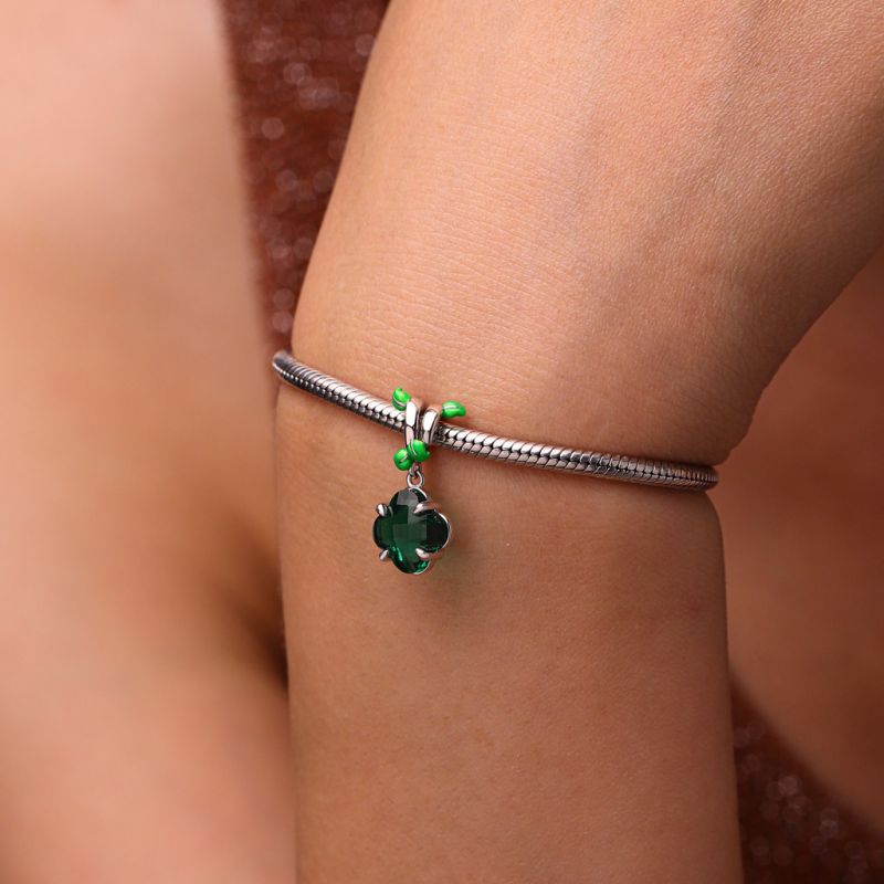 Charm de Hiedra de Cuatro Hojas