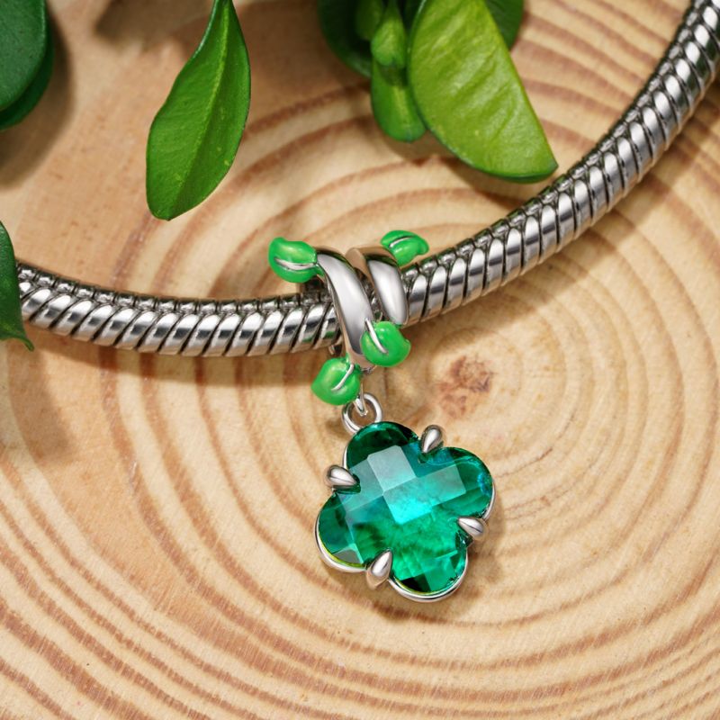 Charm de Hiedra de Cuatro Hojas