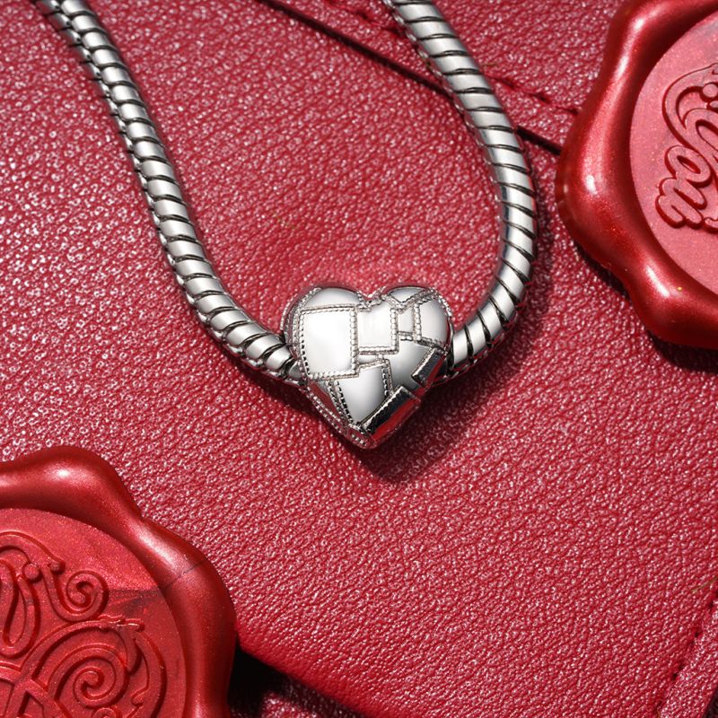 Charm de Corazón con Textura Plateada Metálica