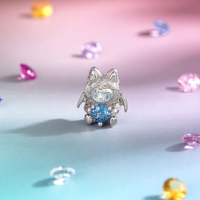 Charm de Muñeca Ángel Blanca de la Serie Pequeño Monstruo