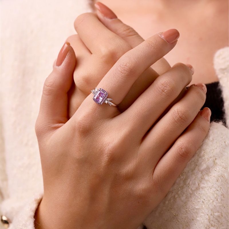Anillo de Hoja de Diamante de Amatista Cortada en Cuadrado