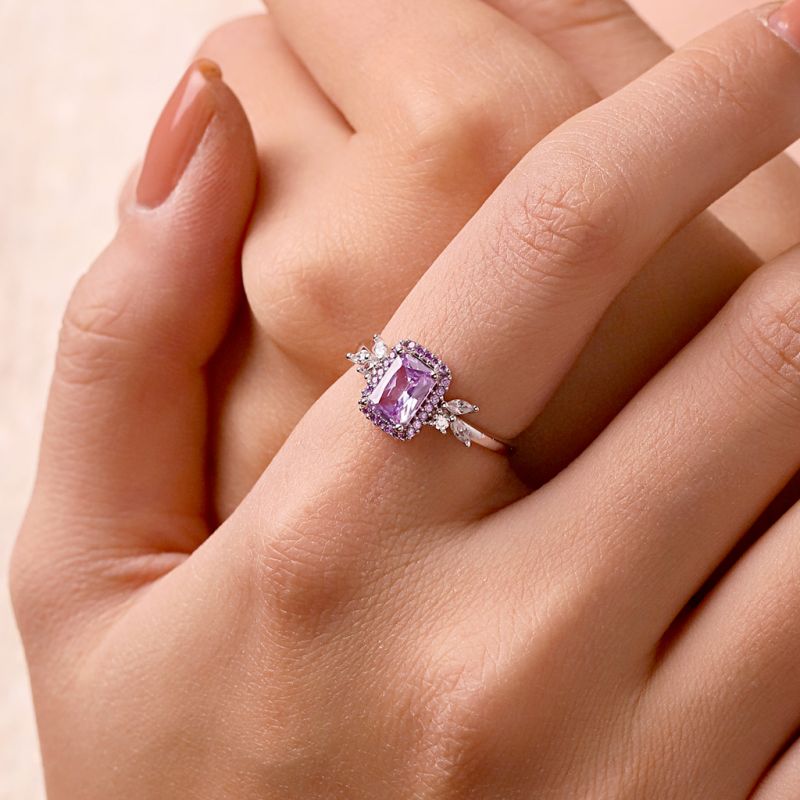 Anillo de Hoja de Diamante de Amatista Cortada en Cuadrado