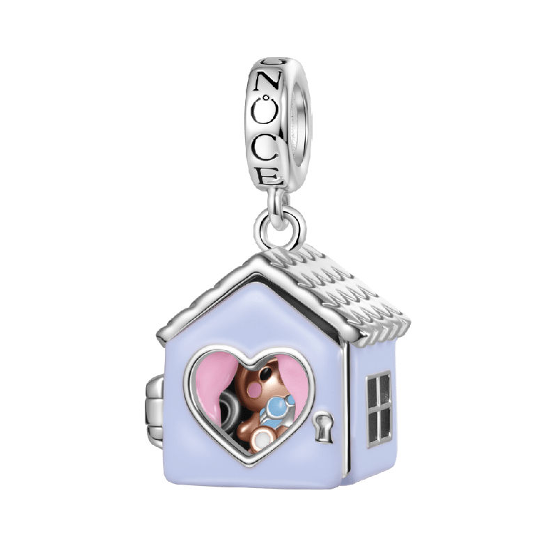 Colgante De Teddie En Una Casa