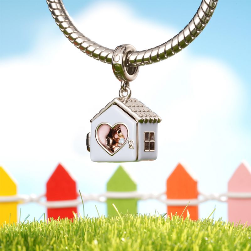 Colgante De Teddie En Una Casa