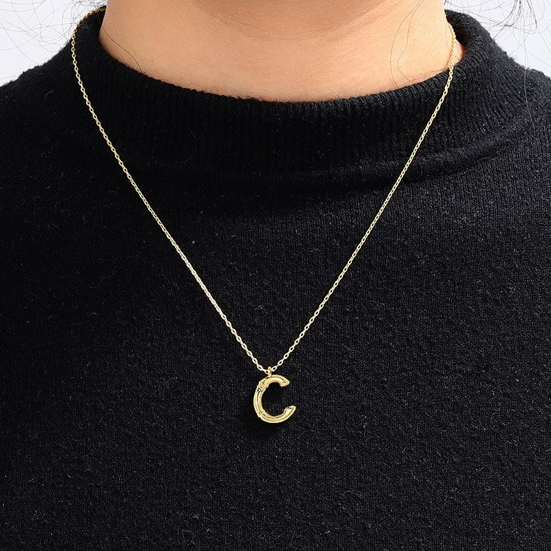 Collar Bambú Letra C